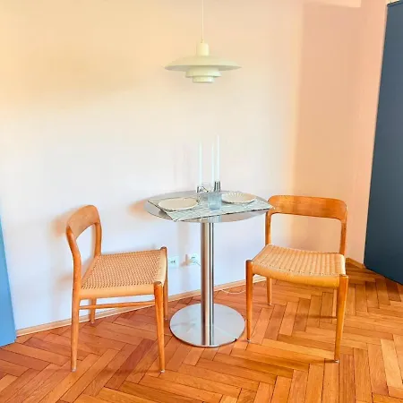Kleine Gemütliche Dachgeschosswohnung Apartment *